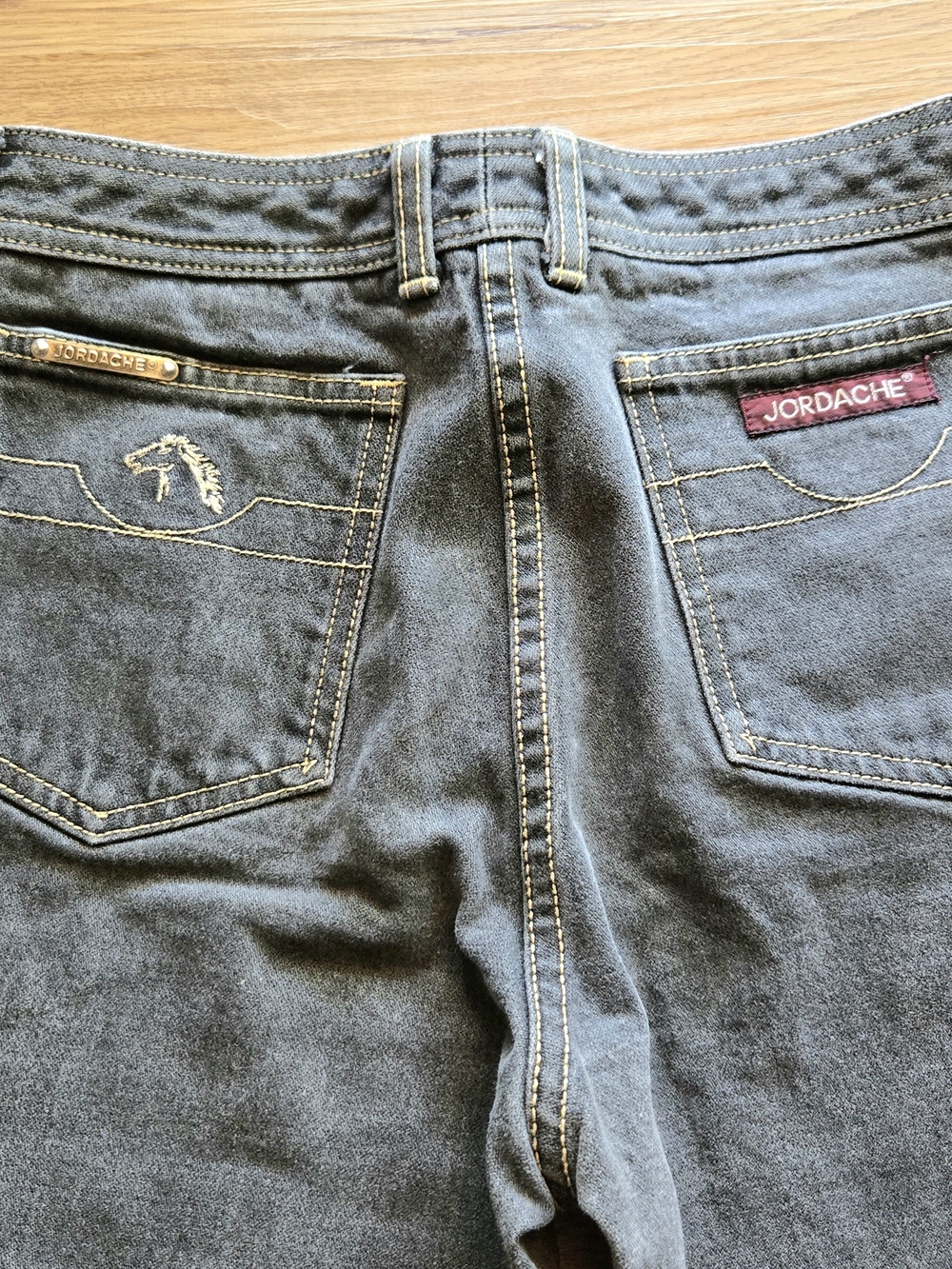 Vintage Jordache High-Rise Gray Straight-Leg Jeans with Embroidered Horsehead - Picture 4 of 10